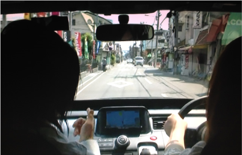 横浜市内車内ペーパードライバー講習風景
