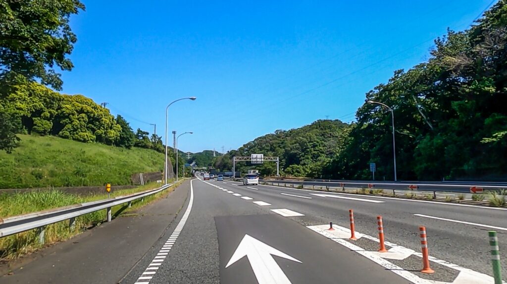 東名高速道路合流